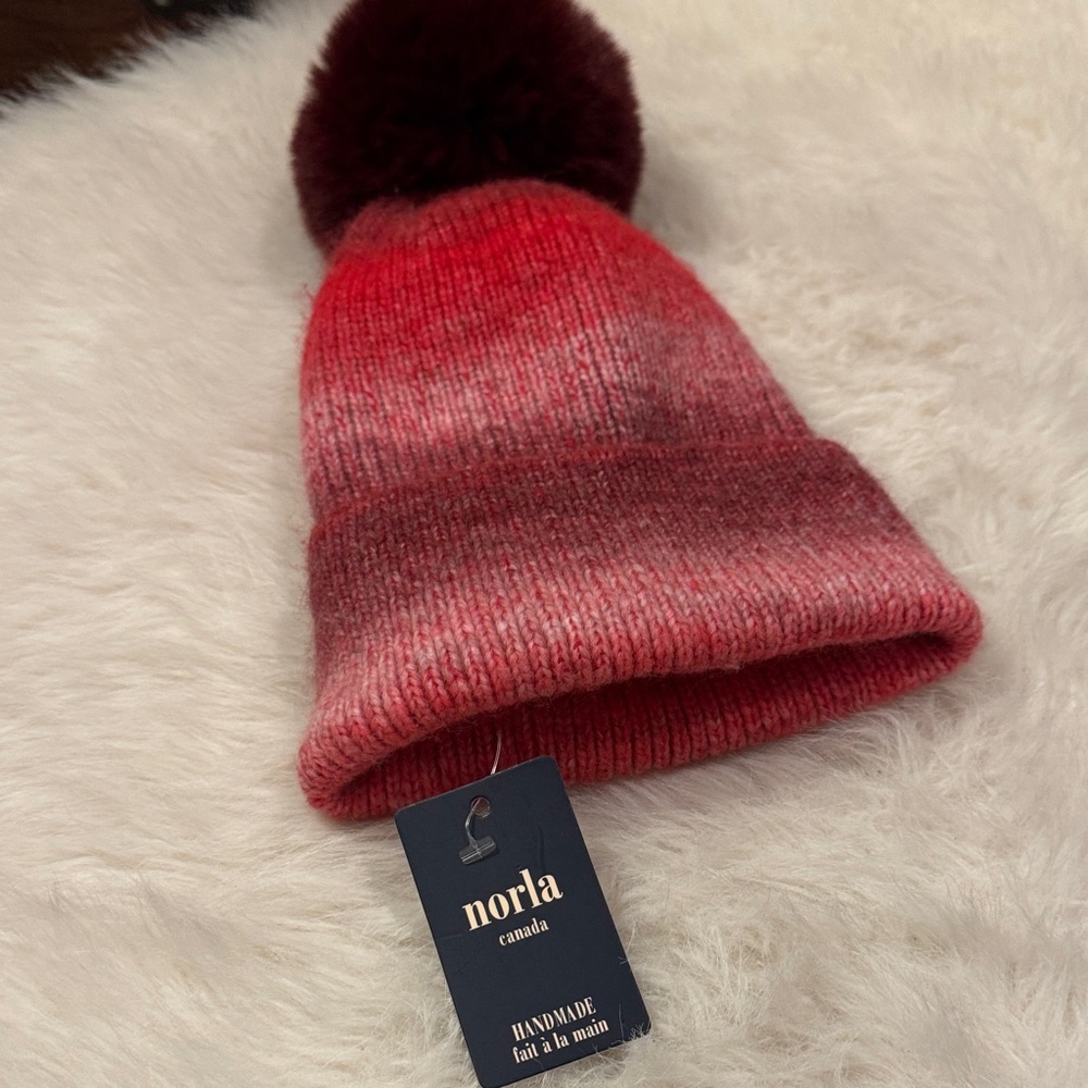 Norla Canada Women's Red Knit Pom-Pom Hat NWT.